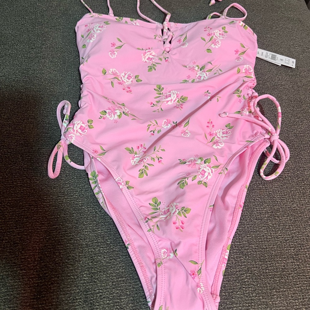 Chic Pink Floral Bikini